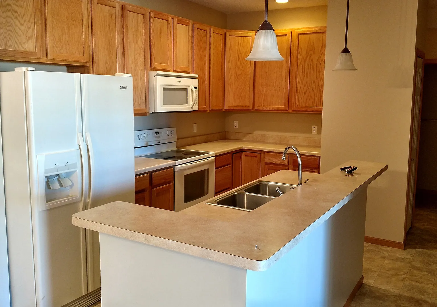 2 br plus den 3 bath townhome — Photo 2