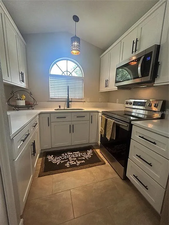 3 bed, 2.0 bath, 1205 sqft, $1,900 — Photo 4