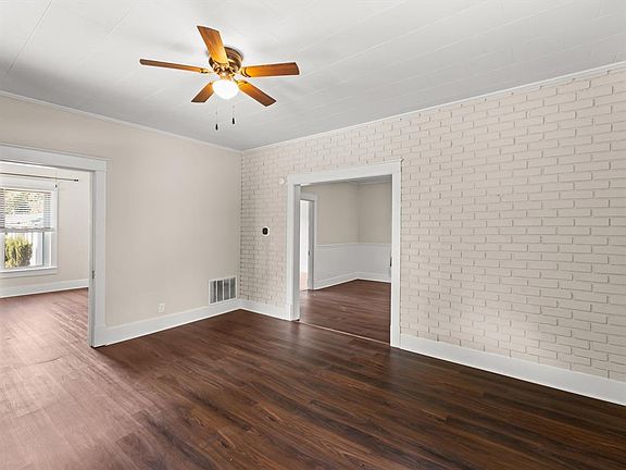 3rd image of 1105 W Reservoir Ave