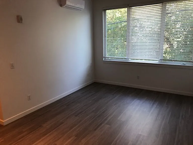 4326 N Mississippi Ave — Photo 1