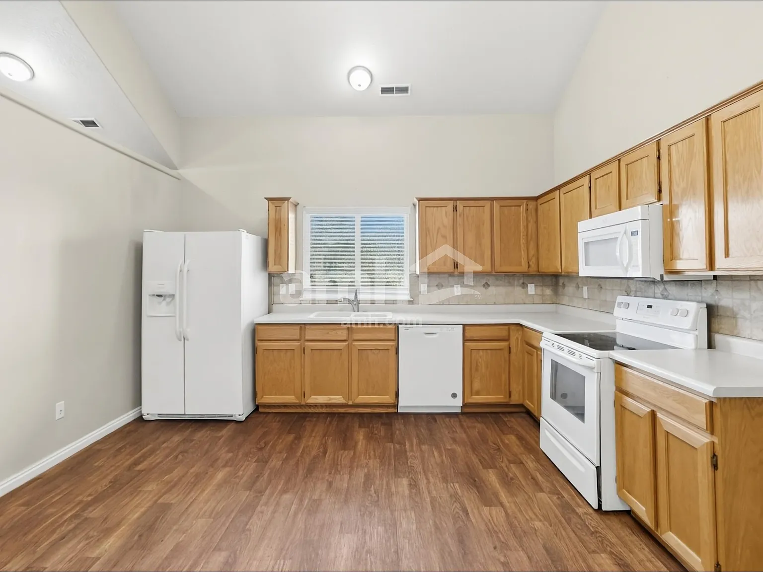 4 bed, 3.0 bath, 2016 sqft, $2,335 — Photo 3