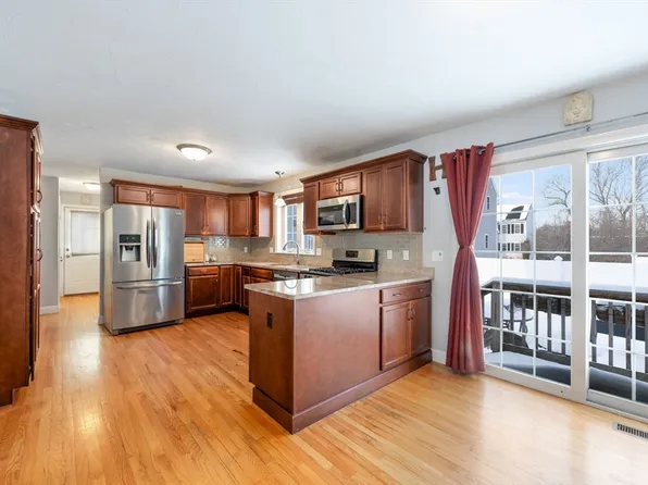 35 Sophia Ln, Bridgewater, MA 02324