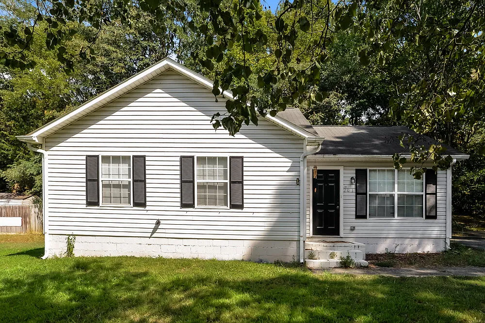 3 bed, 2.0 bath, 1113 sqft, $1,550 — Photo 1