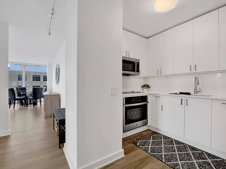 340 W Diversey Pkwy #1216 — Photo 8