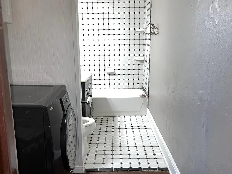 17302 James St — Photo 32