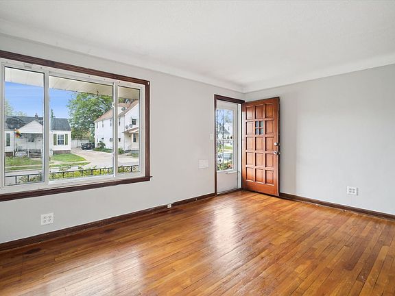 4th image of 20700 Goller Ave
