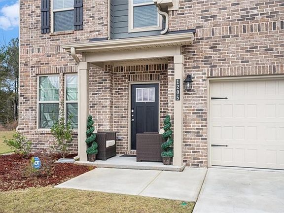 2nd image of 1205 Lakehaven Ln