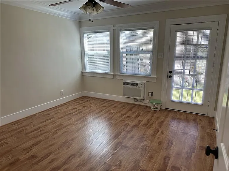 2831 Rowena Ave — Photo 3