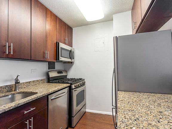 3rd image of 2025 Broadway APT 10E