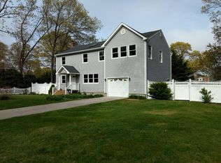 381 Renee Dr, Bayport, NY 11705