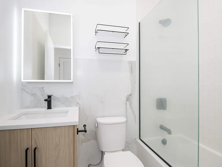 1039 W Byron St #2 — Photo 7