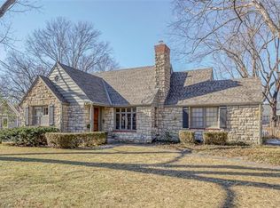 8012 Manor Rd, Leawood, KS 66206