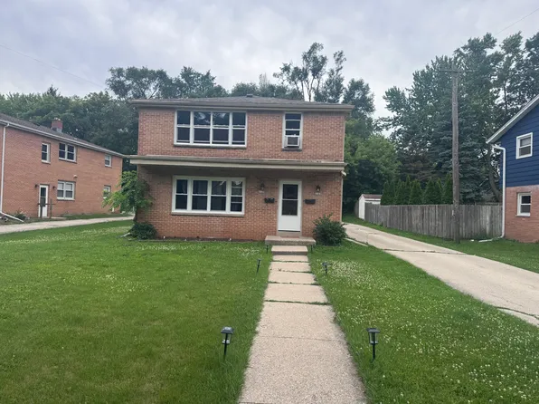 1125 Summit Ave #1127, Waukesha, WI 53188