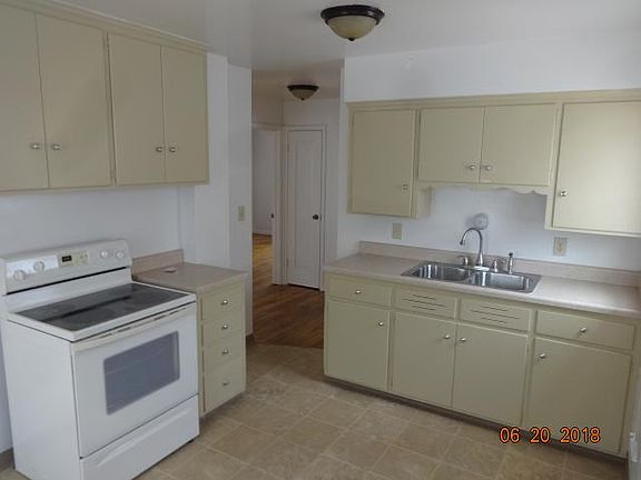 3rd image of 798 Byron Ave