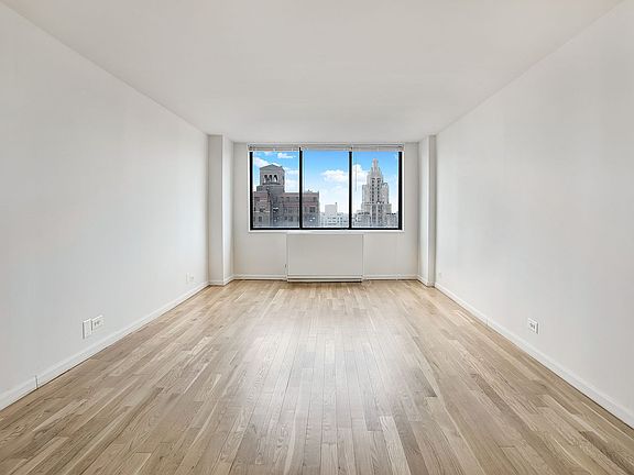5th image of 300 Mercer St APT 20L