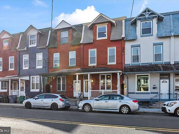 3rd image of 212 Chestnut St