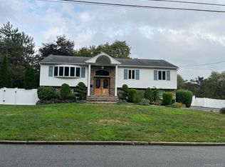 4 Rosemont Dr, New City, NY 10956