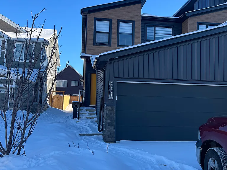 2205 Muckleplum Cres SW #1 — Photo 4