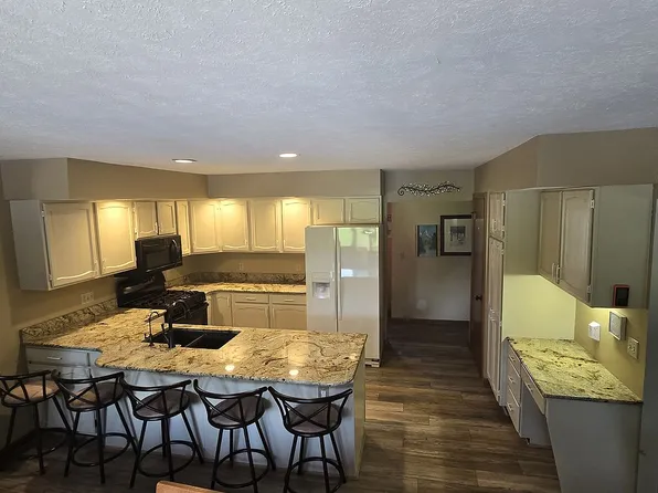 827 Foxbriar Ln, Goshen, IN 46526