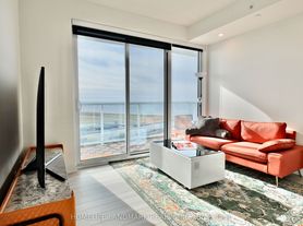 17 Bathurst St