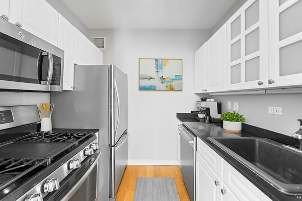 Rented by Aura NYC LLC | media 2