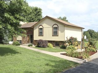 1348 W Crestview Heights Dr, Nixa, MO 65714