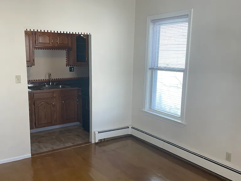 Cozy 1 bedroom apartment. Open concept kitchen/dining room. Minutes away from MBTA bus stop.