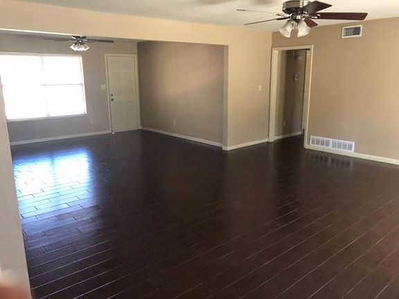 4th image of 303 S Pecan St