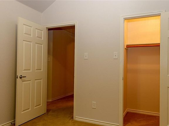 3rd image of 1606 Summerfield Dr