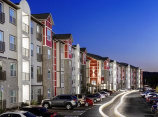 1563 S Razorback Rd, Fayetteville, AR 72701