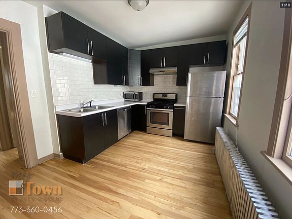 2nd image of 1834 W Melrose St APT 1R