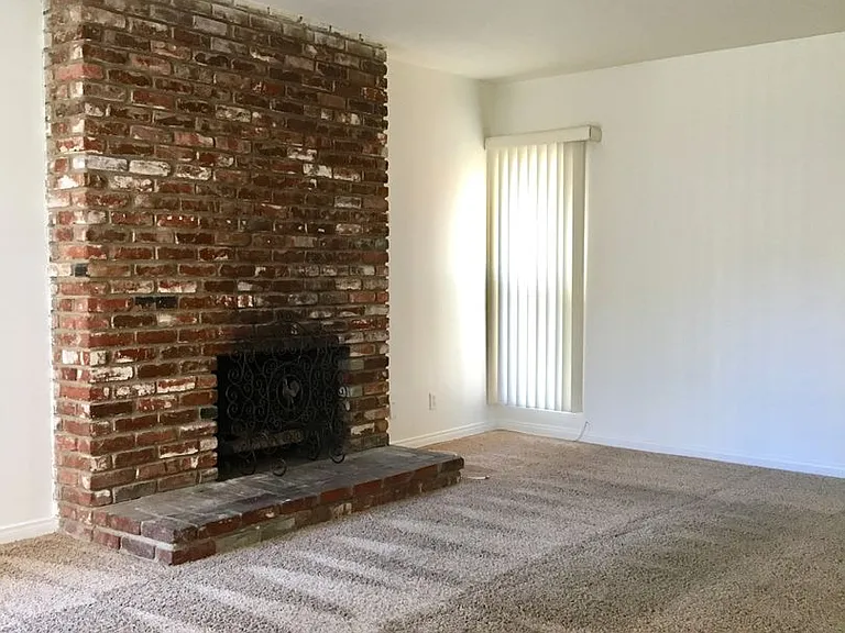 116 N Western Ave — Photo 3