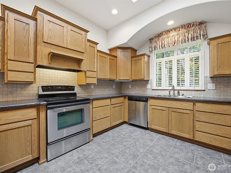 237 Creekview Crst — Photo 34