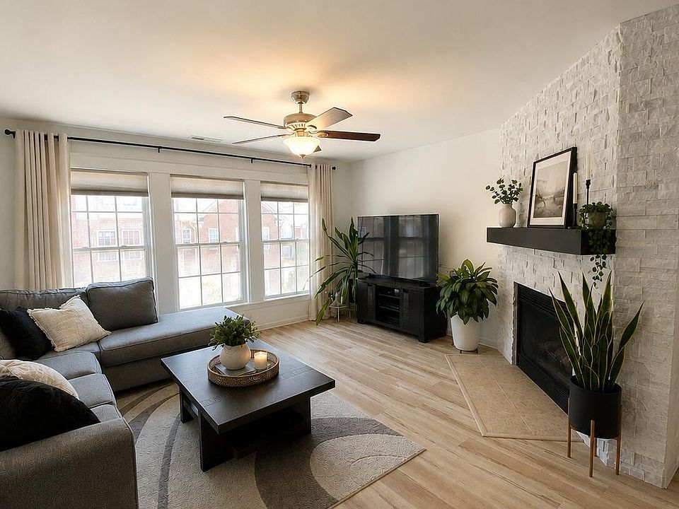 1st image of 9826 Layla Ave