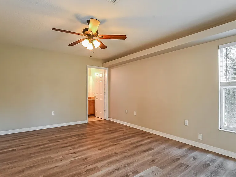 1378 Willow Crest Dr — Photo 9
