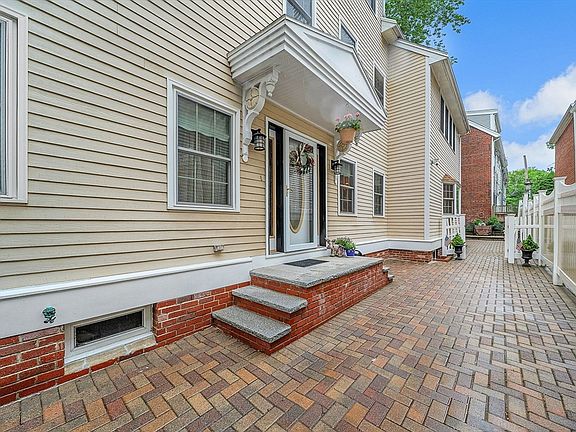 3rd image of 13 Oak St