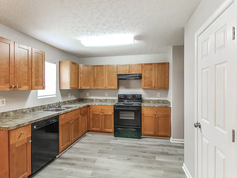 160 Avery Dr — Photo 7