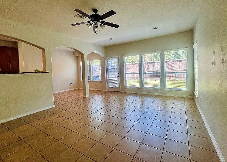 3 bed, 2.5 bath, 1678 sqft, $1,895 — Photo 4