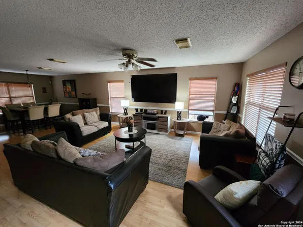 16043 WALNUT CREEK DR, San Antonio, TX 78247