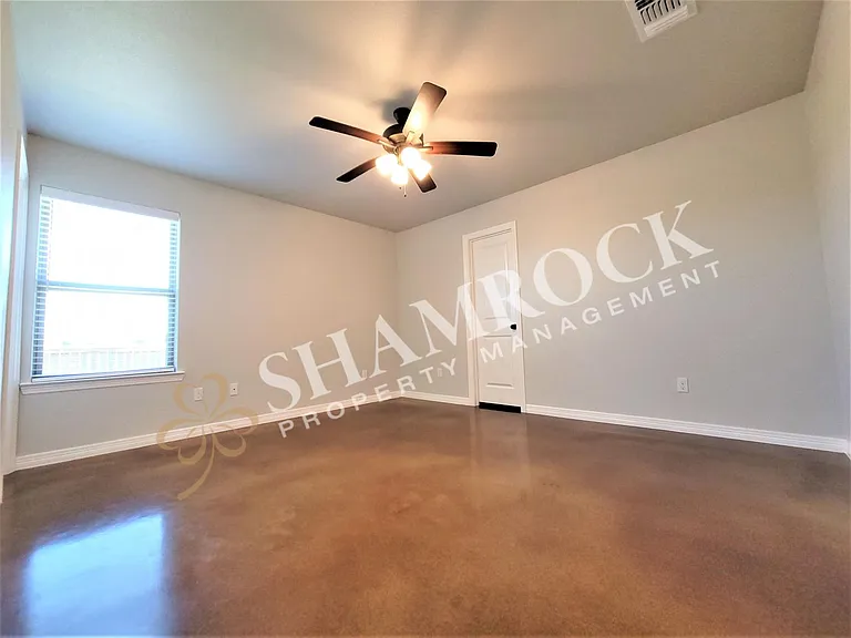 1002 Sparrow Cv #B — Photo 6