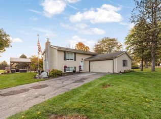 W275S8960 Hidden Lakes DRIVE, Mukwonago, WI 53149