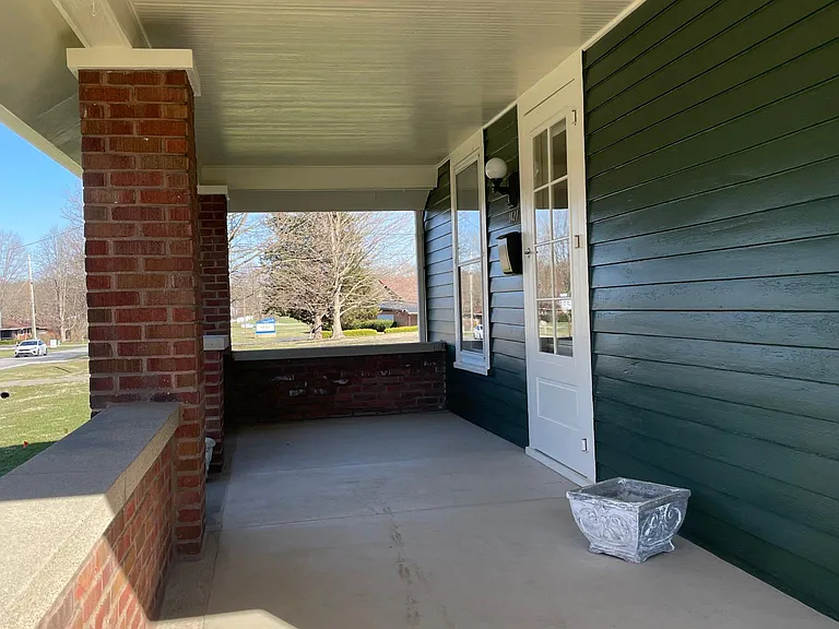 2421 E Thompson Rd — Photo 3