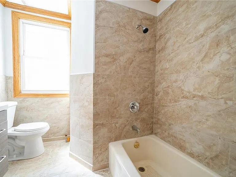 Darwood Pl — Photo 13