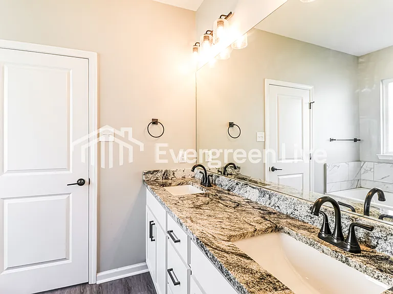 4521 Western Woods Dr — Photo 9