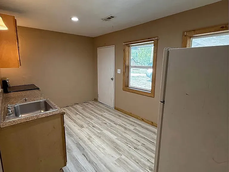 211 Elm St #4 — Photo 8