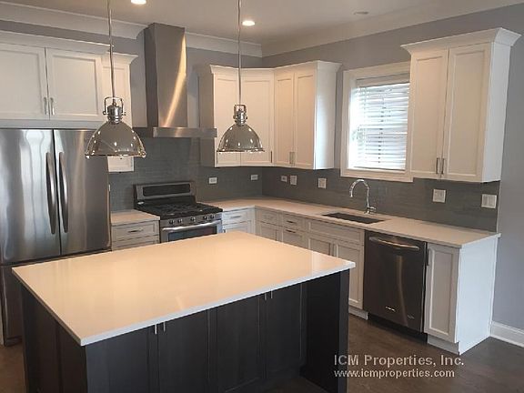 2nd image of 1241 W Oakdale Ave #1F