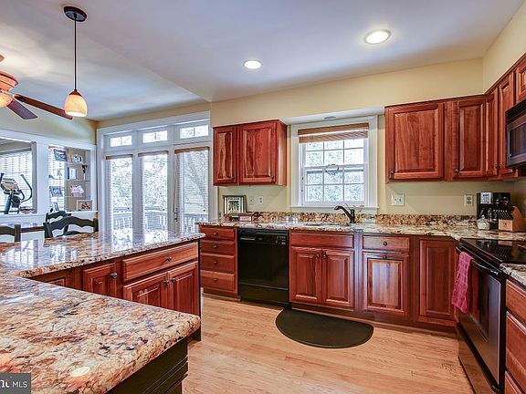 5th image of 22137 Creekview Dr