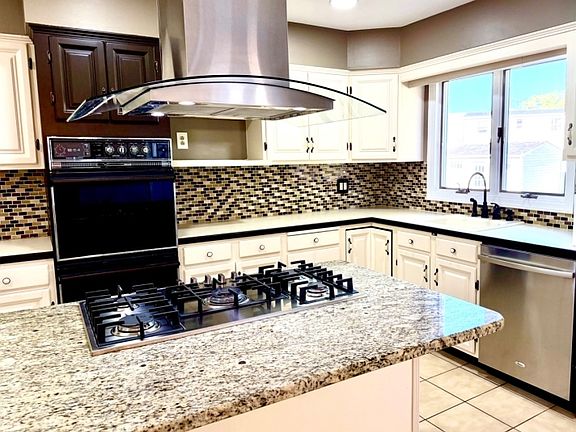 5th image of 827 Savitt Pl