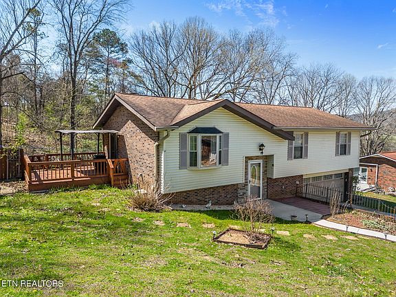 2nd image of 813 Scenic Cir
