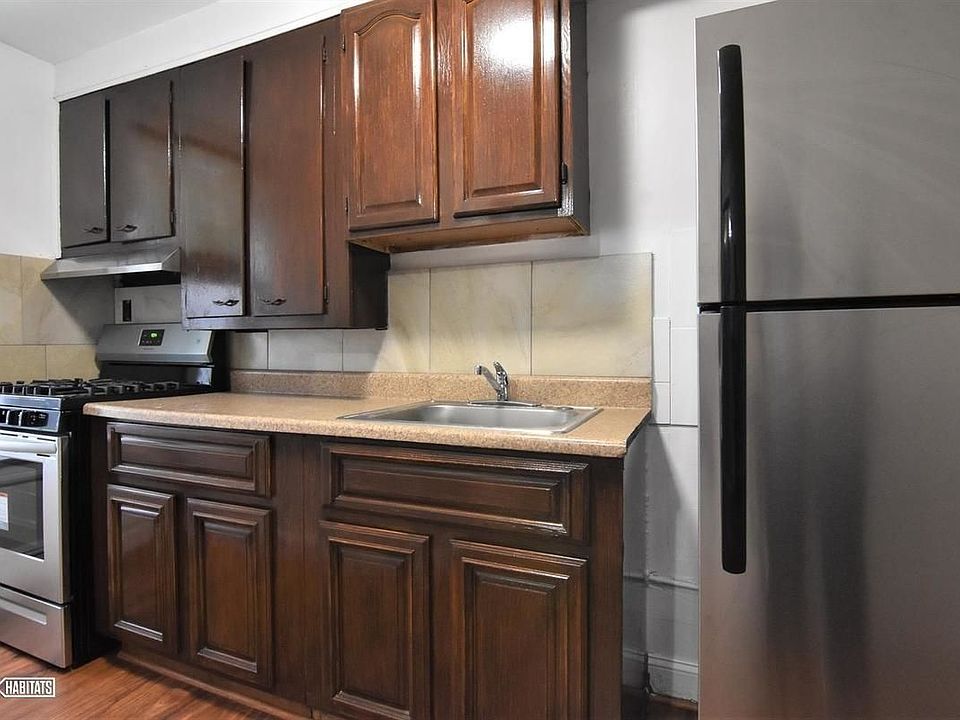 2nd image of 294 Parkville Ave APT 1